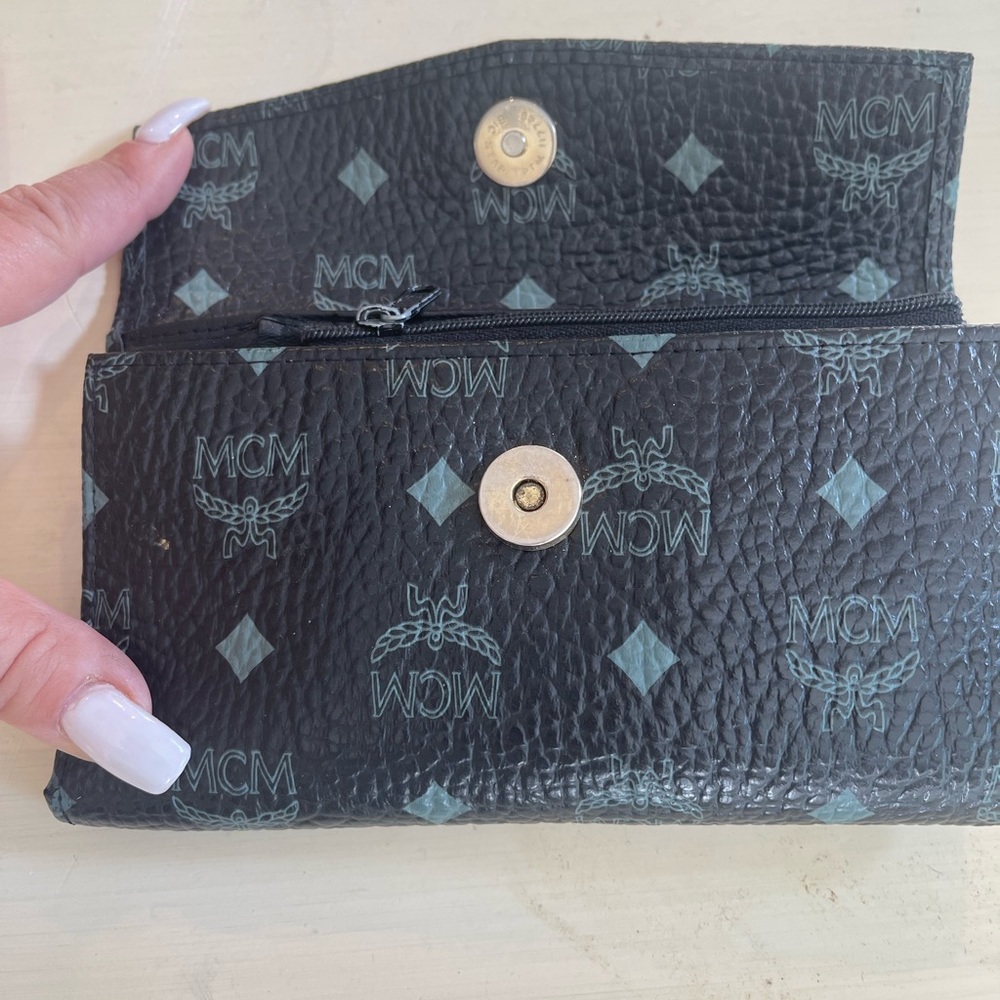 MCM BIFOLD BLACK VERY RATE VINTAGE WALLET AND COIN ZIP